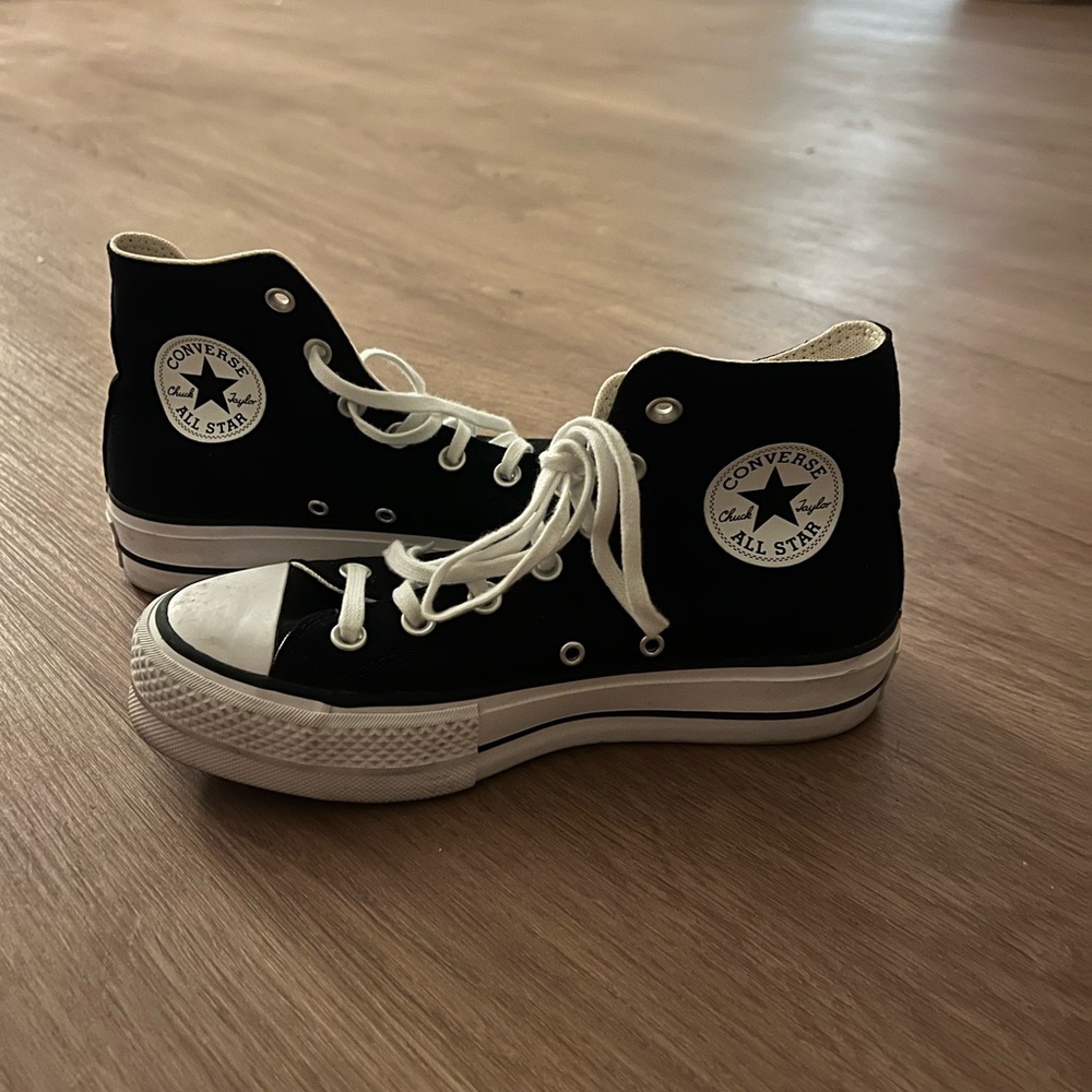 High Top Converse (7.5)
